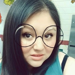 Meet your Posher, Estefany